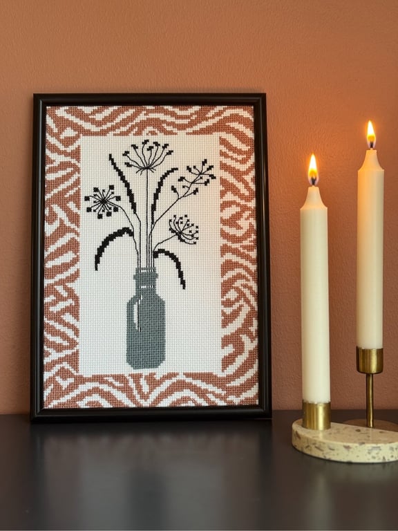 2048-3 Stripes and flowers Str. ca. 21 x 29 cm.