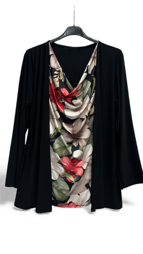 Gina soft blouse, Black w flowers. Onesize 36-44. (2)