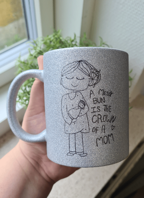 Krus: a messy bun is the crown of a mom Sølv Glimmer