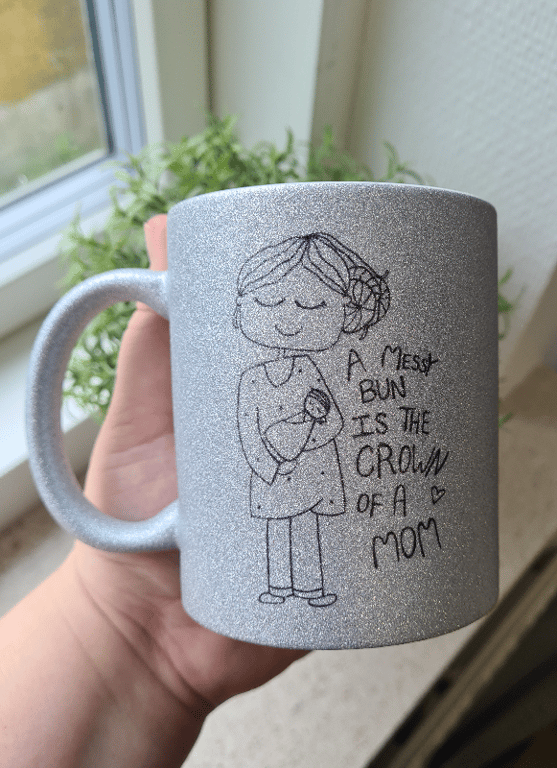 Krus: a messy bun is the crown of a mom Sølv Glimmer