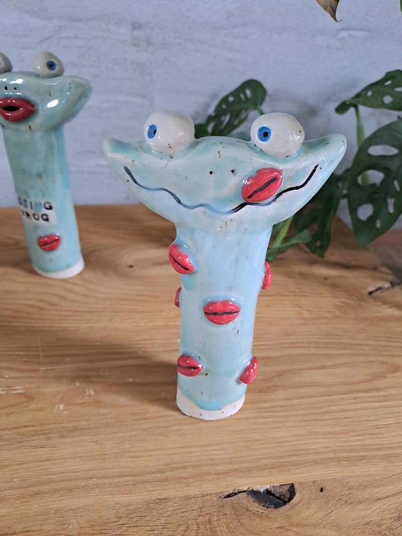 Frø med kys - er 16 cm høj
