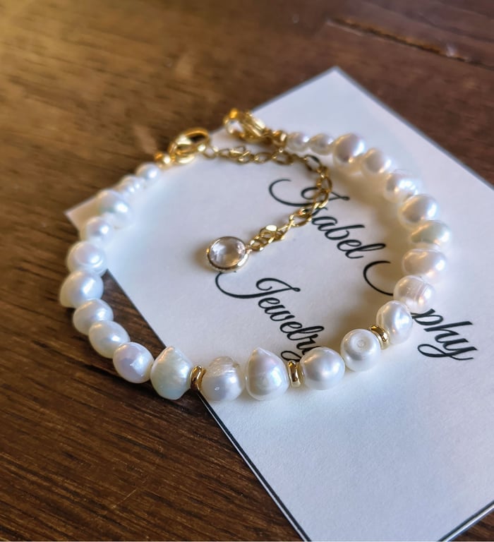 Isabella armbånd / Ferskvandsperler / Kirurgisk stål / forgyldt