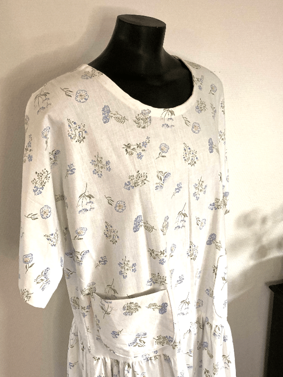 Sol-kjole med sommerblomster billede 2