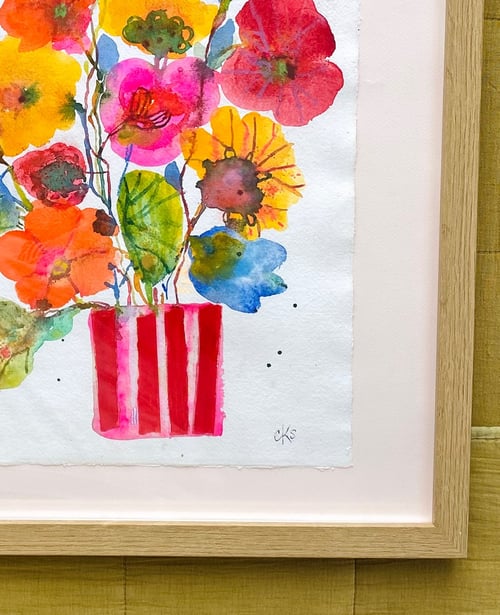 Rød stribet vase med collage (4)