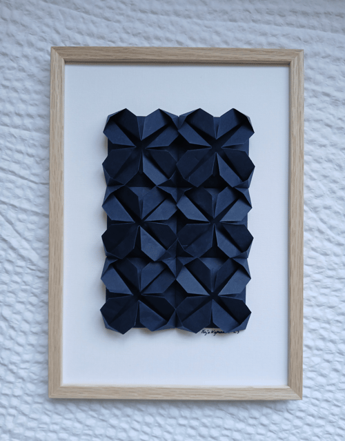 A4 - Foldet papirværk, Marineblå, indrammet