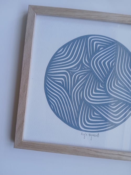 20x20cm papercut, dueblå, indrammet (2)