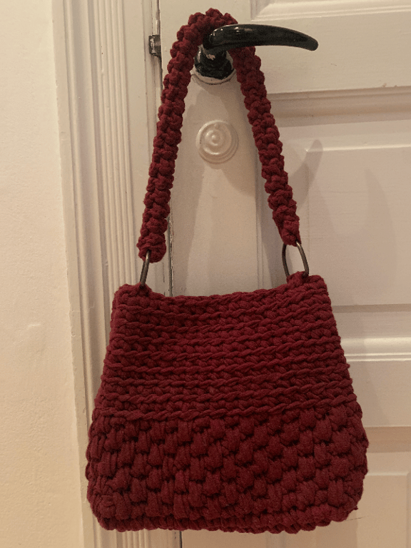 Mørk Bordeaux skuldertaske i model IRIS