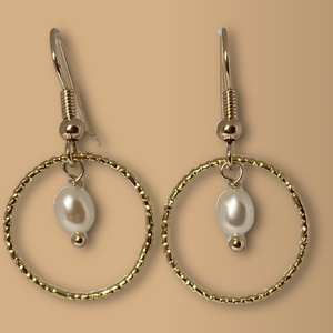 Hvide øreringe  – produktbillede