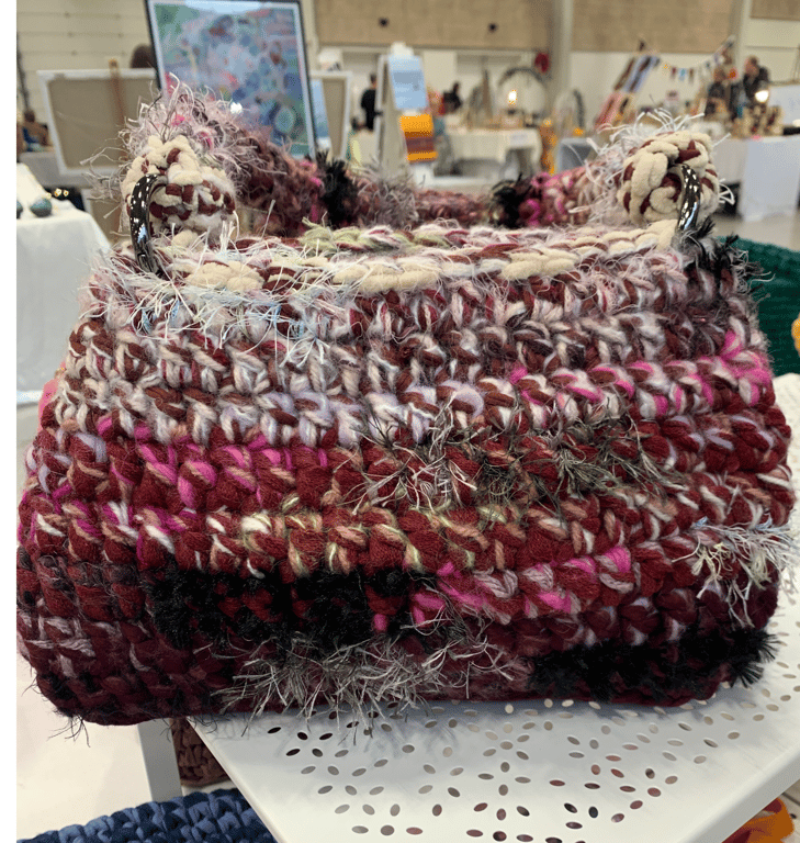 Smuk taske i bordeaux toner