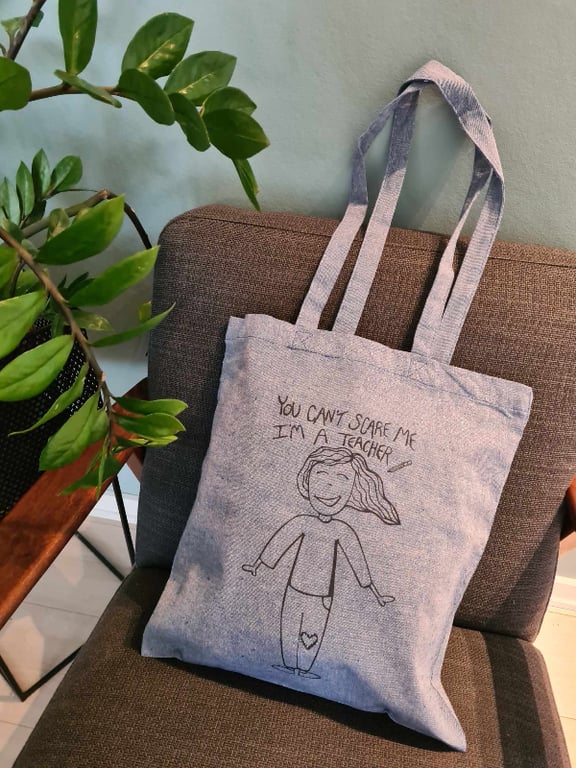 Mulepose: you cant scare me im a teacher Blå (2)