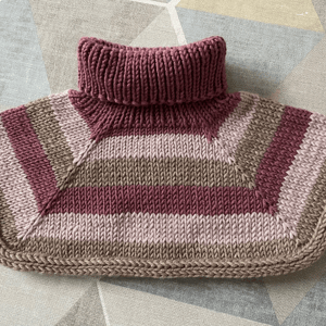 Digital opskrift: Annas Decemberkrave (baby/barn) – produktbillede