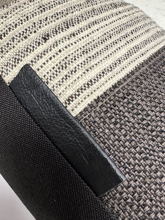 PUDE Unika design sofa pude grå sorte farver billede 4
