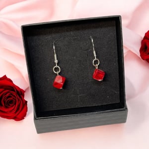 Røde øreringe  – produktbillede