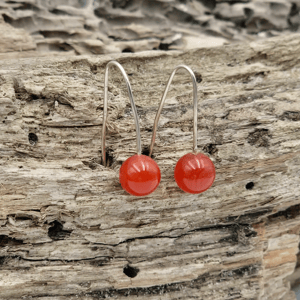 Ørekroge med karneol – produktbillede