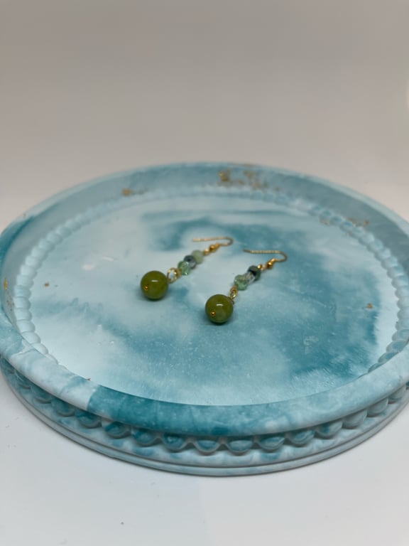Efterårs øreringe med grønne perler og Jade sten. billede 3