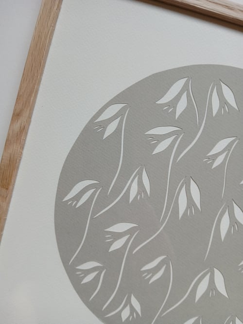 30x30cm papercut, beigegrå, indrammet