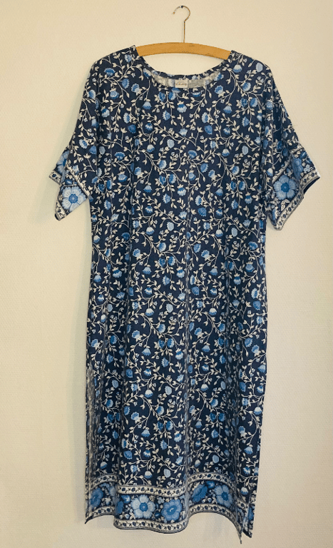 Marianne-kaftan inspireret kjole med blomster