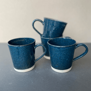 Krus m/hank, havblå – produktbillede