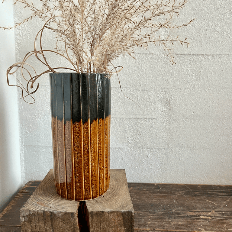 Vase, brændt karry/sort, 19 cm
