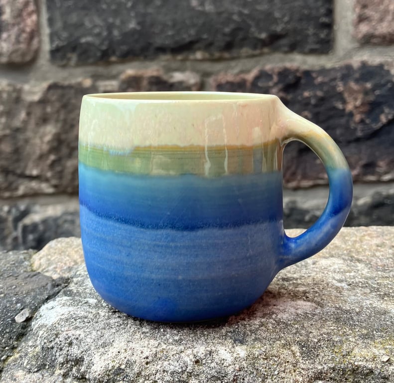 Hånddrejet kop med hank billede 3