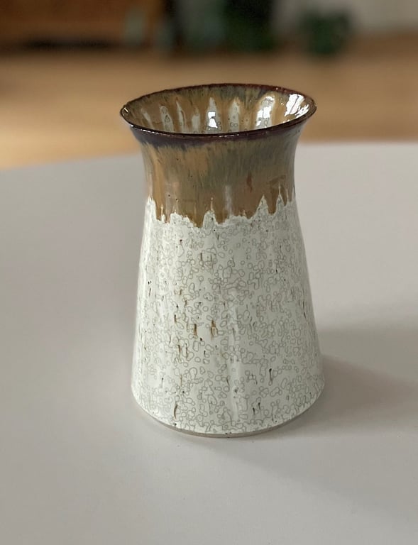 Keramik vase, cremehvid/tenmoku - 16 cm