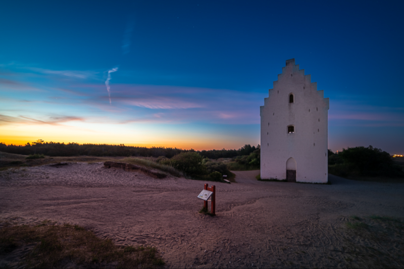 Den Tilsandede Kirke i  Skagen en smuk sommernat 