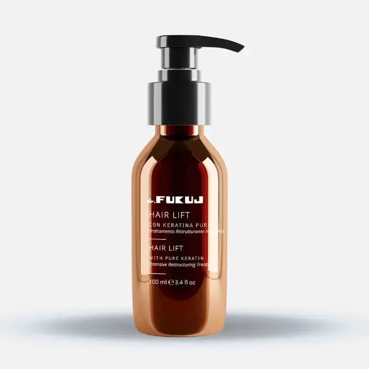 Flaske med pumpe indeholdende hårbehandlingsprodukt med keratin mærket "Fukuj Hair Lift".
