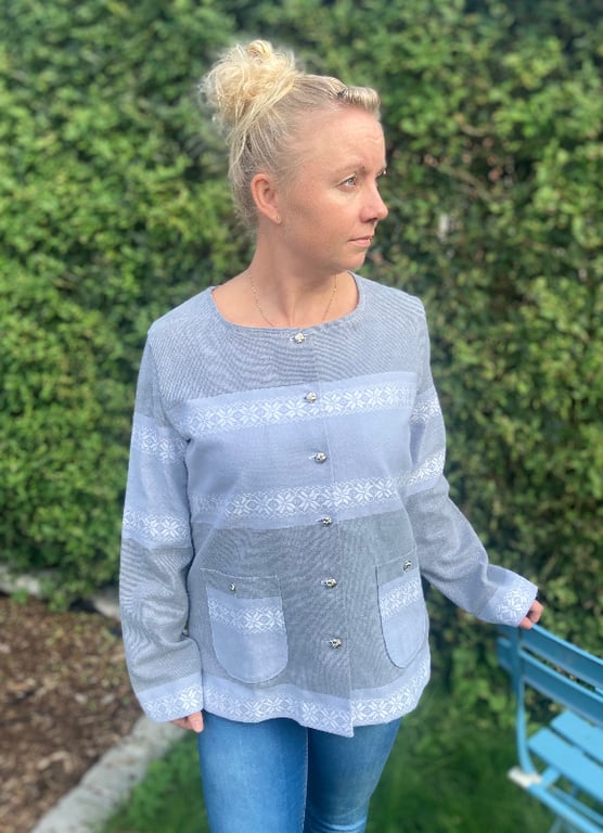 Klassisk jakke i grå billede 4