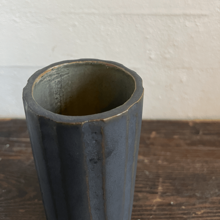 Vase, med grafitgrå glasur billede 2