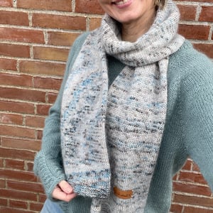 Dina Scarf strikkeopskrift – produktbillede