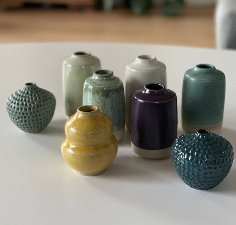 Lille vase med udskæring, matgrøn billede 3