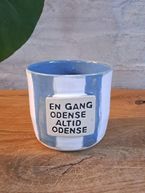 Koppen kan indeholde 300 ml.