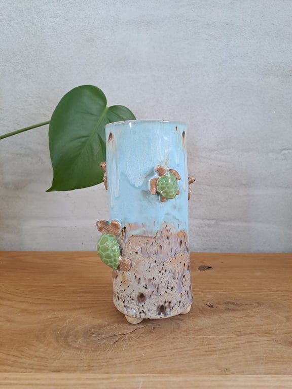 Vasen er 7,5 cm i diameter og 18,5 cm høj billede 3