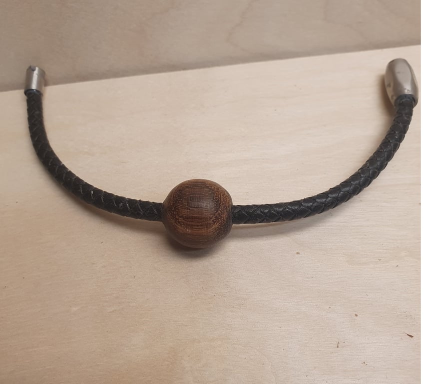 Armbånd i flettet læder og poleret tax. Magnet lukke.  billede 2