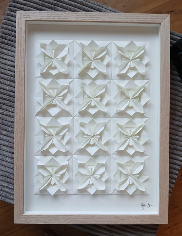  A3 foldet værk, naturhvid. indrammet  (4)