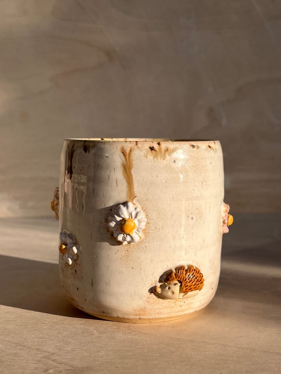 Tusindfryd krus. 350 ml. H: 8,5 cm