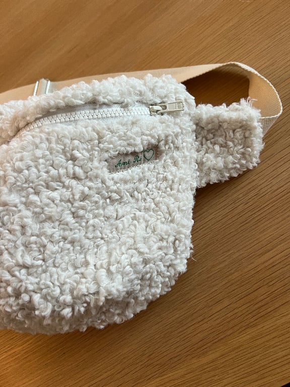 Stor bum bag i råhvidt pels billede 2