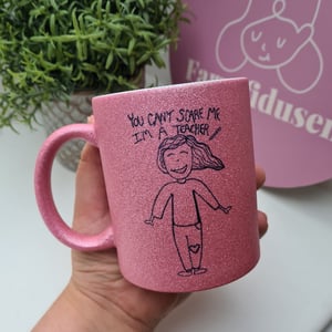 Krus: you cant scare me im a teacher Pink Glimmer – produktbillede