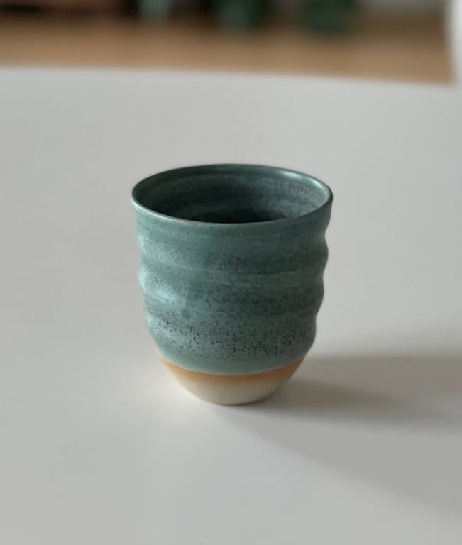 Cortado kop - spiraldrejet, matgrøn