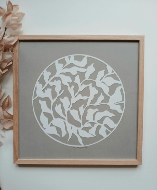 30x30cm papercut, hvid, grå, Indrammet