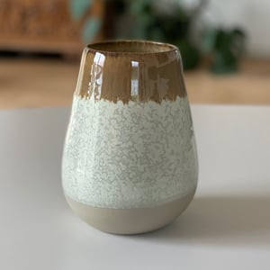 Keramik vase, cremehvid/tenmoku - 17 cm – produktbillede
