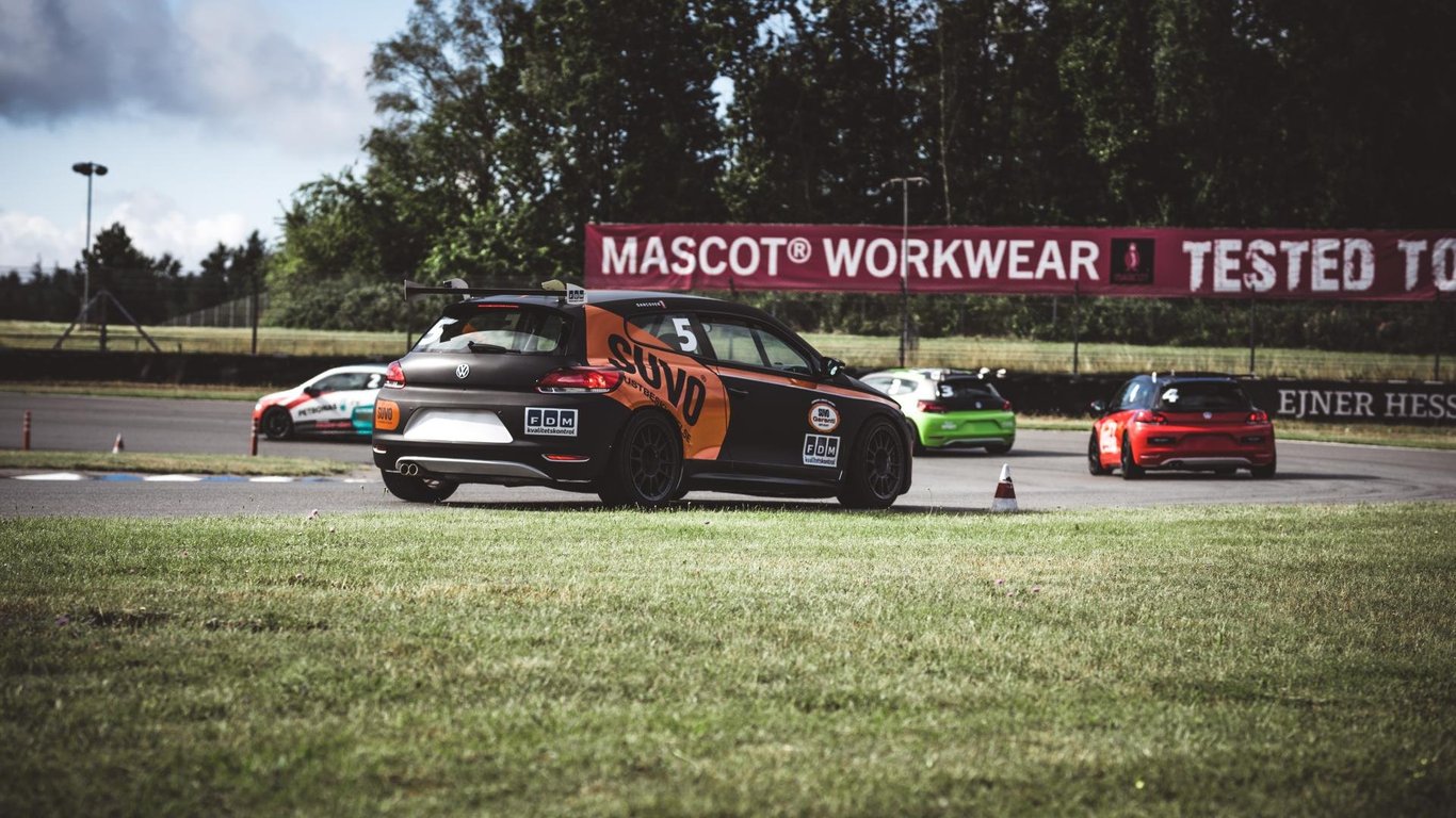 KØR SELV EN RACERBIL