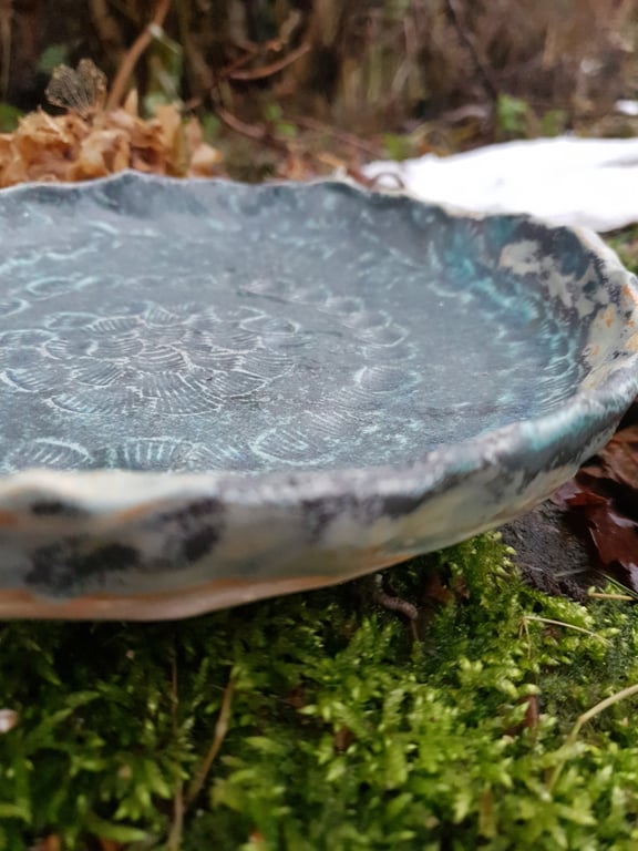 Fad/dyb tallerken med af tryk af muslingeskaller billede 3