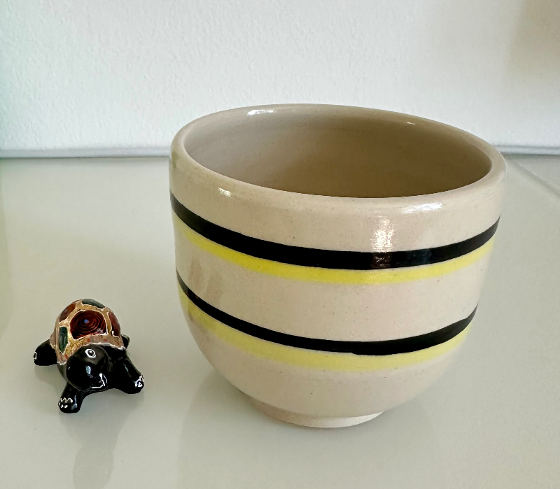 2 Skåle m. sort og gul stribe billede 2