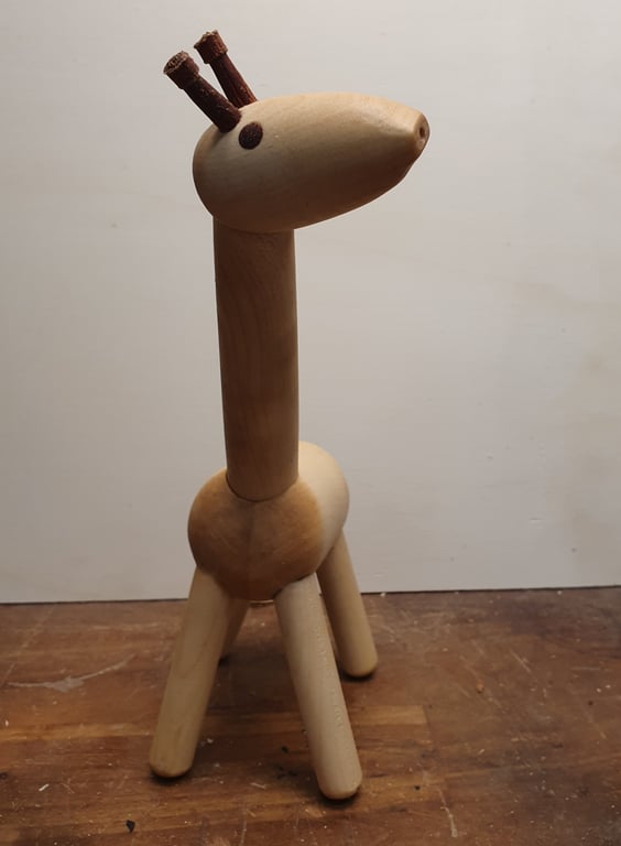 "Kali" Giraf i ahorn 25 cm høj billede 3