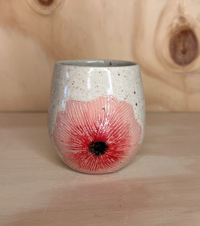 Kop med sommerblomst rød/lyserød