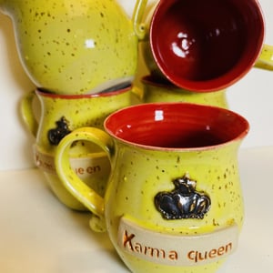 Krus med tekst - Karma Queen – produktbillede