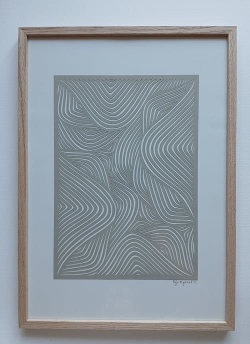 A3 papercut, beigegrå, indrammet 