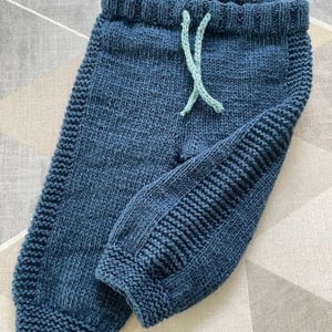 Digital opskrift: Lille Gavstrik bukser (baby) – produktbillede