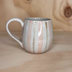 Stribet buttet kop  – produktbillede